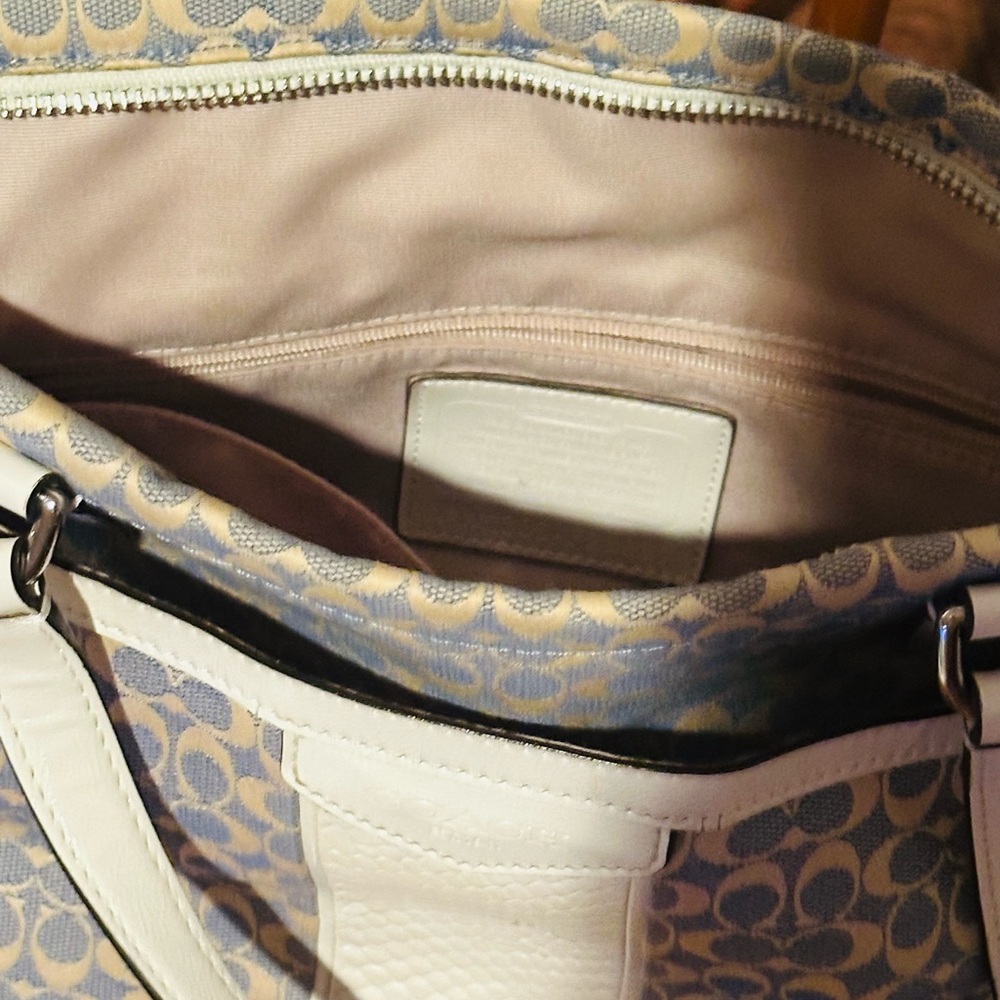 Authentic Coach Tote - Picture 14 of 16